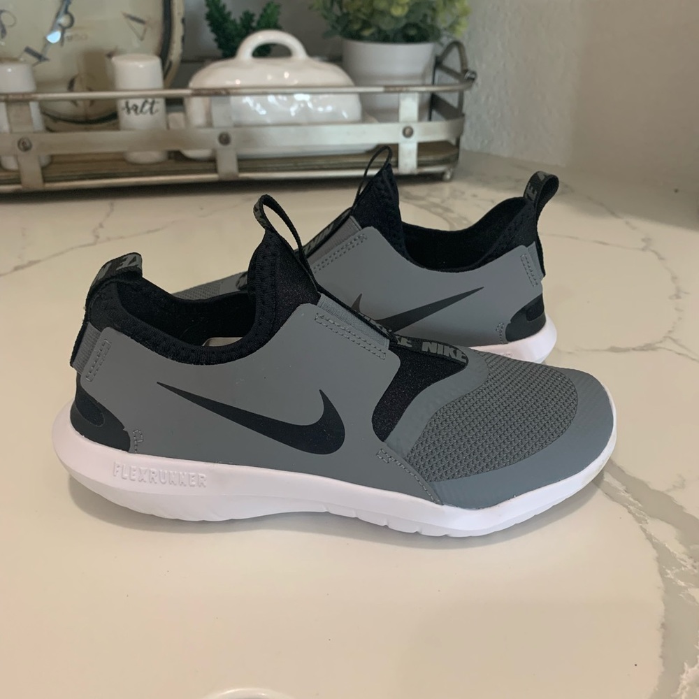 Size 3 little boys Nike Tennis shoes